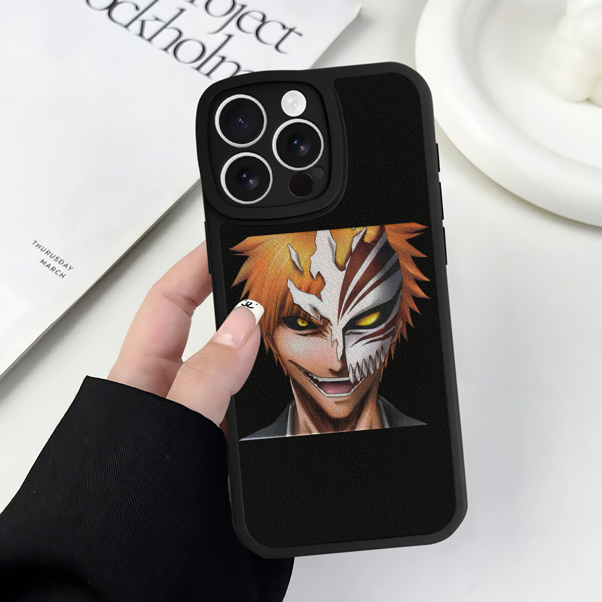 ブリーチ 黒崎一護（くろさき いちご）BLEACH Kurosaki Ichigo 【iPhone 16シリーズ対応】シリコンスマホケース（レザー調） 材質：シリコン